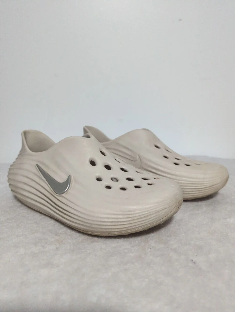 Nike ReactX Rejuven8 Kids Size 3Y Beige Foam Slip On Shoes